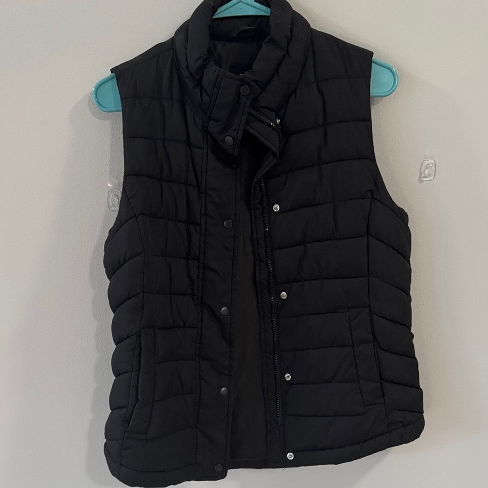 GAP Black Quilted Puffer Vest for Women